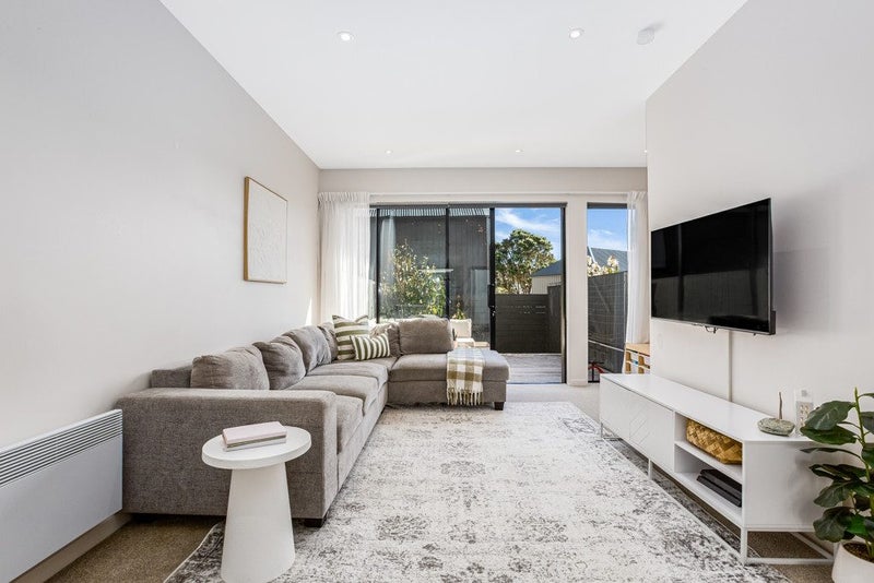 10/6 Oswald Crescent, Paparangi, Wellington - Carousel 1