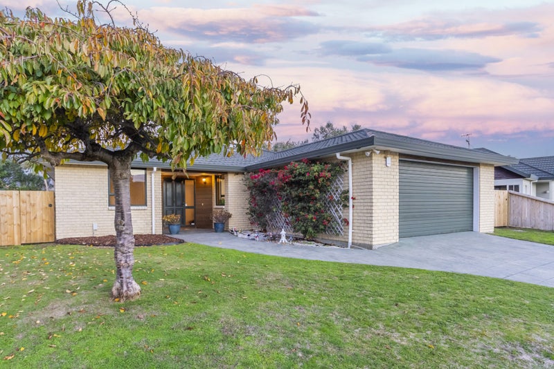 28 Hadleigh Court, Paraparaumu - Carousel 1