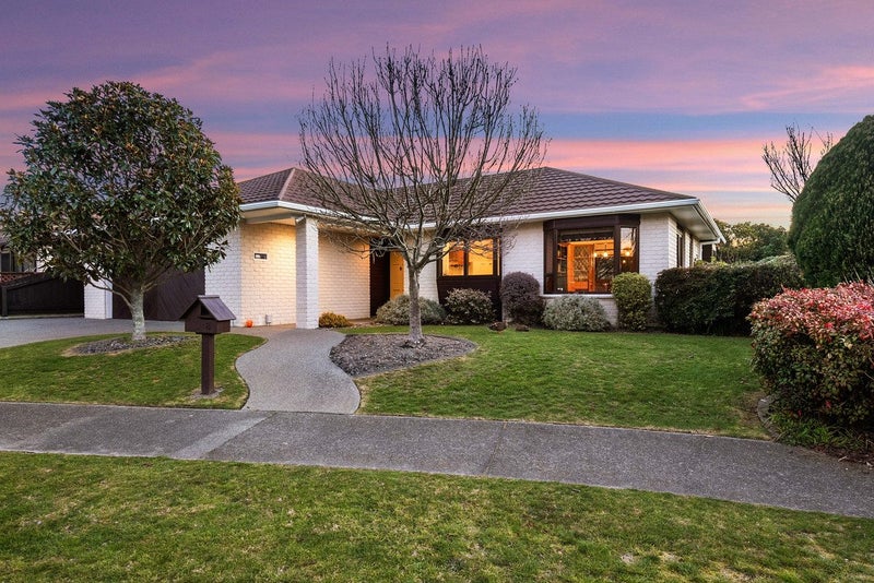 8 Runanga Grove, Waikanae - Carousel 1