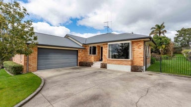 10 Santiago Place, Flagstaff, Hamilton - Carousel 1