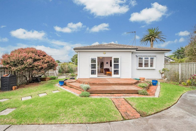 4 Nathan Avenue, Paraparaumu Beach, Paraparaumu - Carousel 1