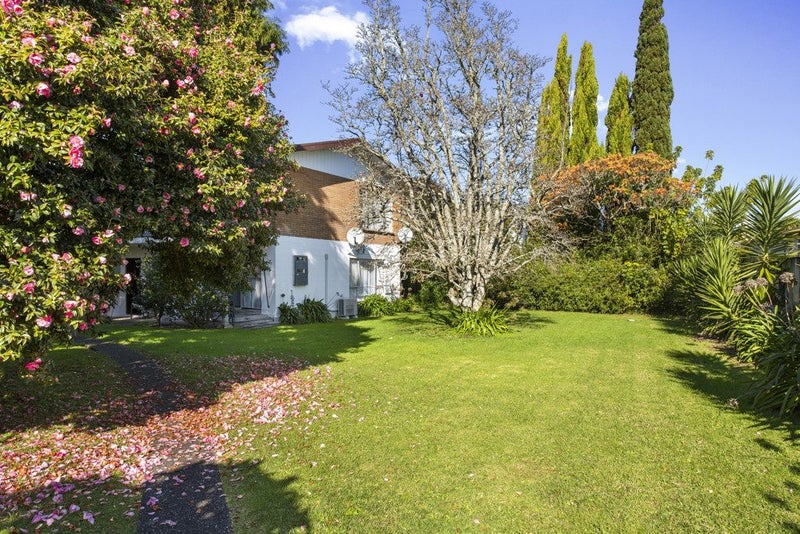 2/50 Te Kanawa Crescent, Henderson, Auckland - Carousel 1