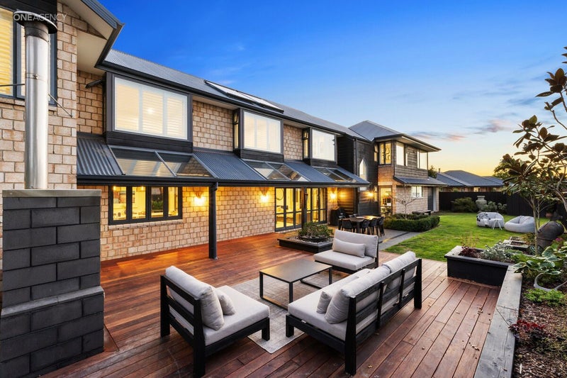 8 Cunneen Place, Aidanfield, Christchurch - Carousel 1