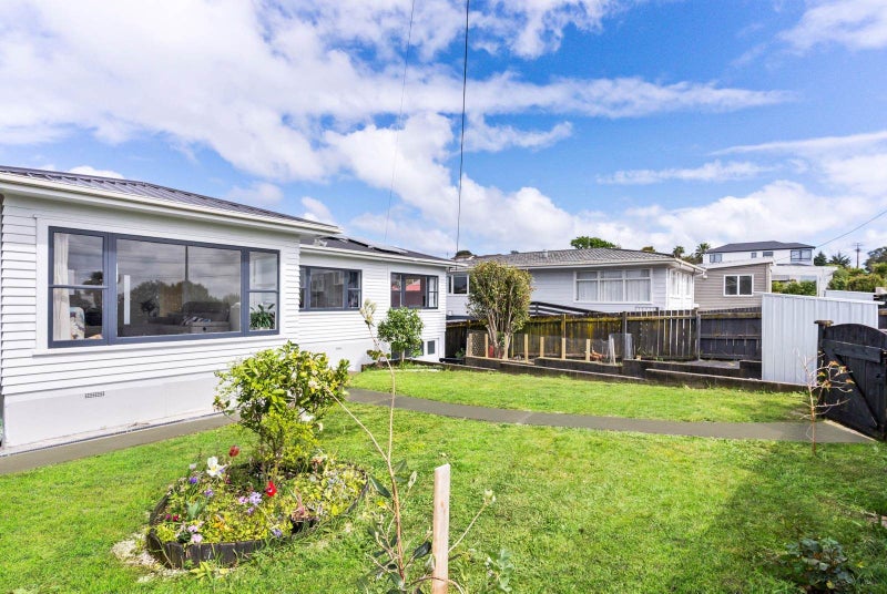 692 East Coast Road, Pinehill, North Shore City, Auckland - Carousel 2