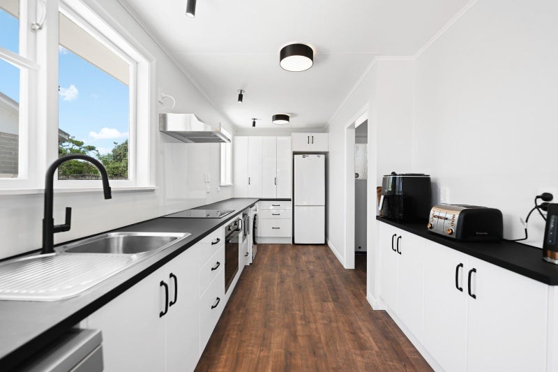 8 Aspiring Crescent, Chartwell, Hamilton - Carousel 2