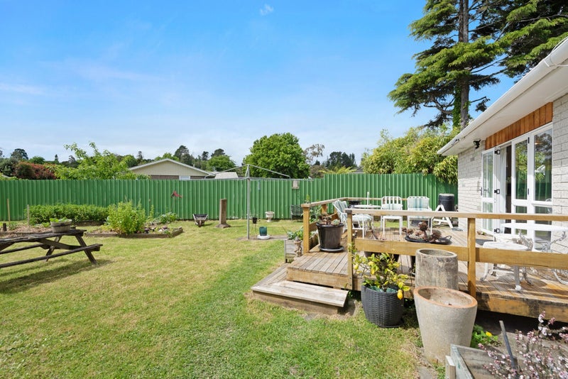 7 Ponderosa Grove, Maoribank, Upper Hutt - Carousel 2