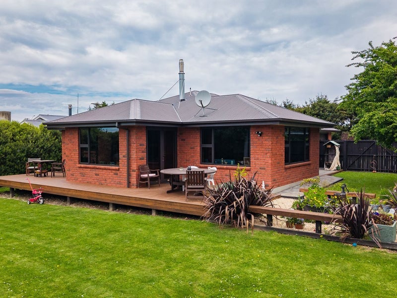 18 Mclean Street, Glenavy, Waimate - Carousel 1