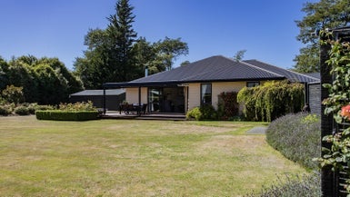 11 Crawford Close, Amberley, Amberley - Carousel 1