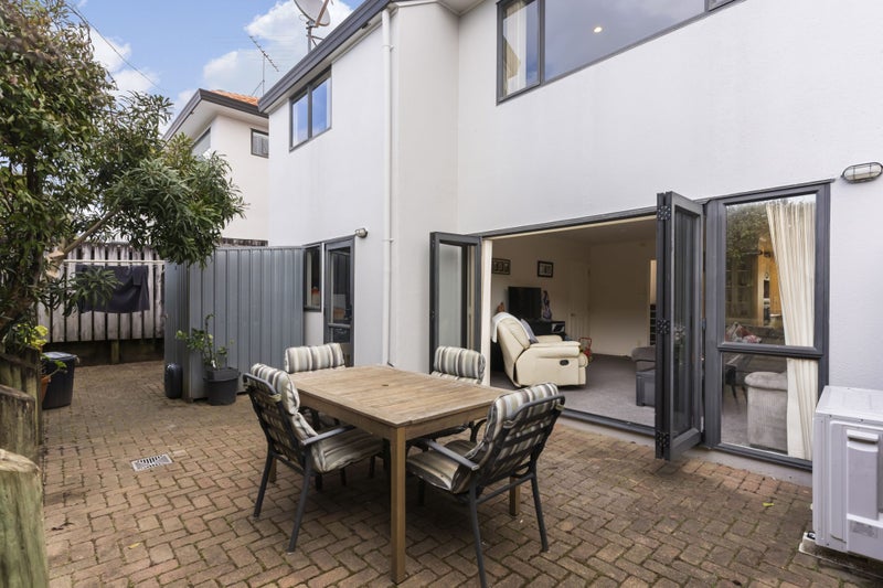 3/102 Greenhithe Road, Greenhithe, Auckland - Carousel 2