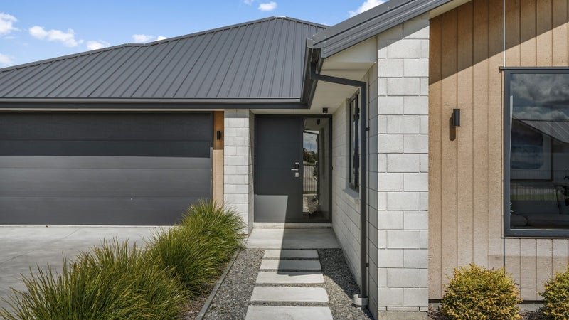 96 Southfield Drive, Lincoln, Lincoln - Carousel 1