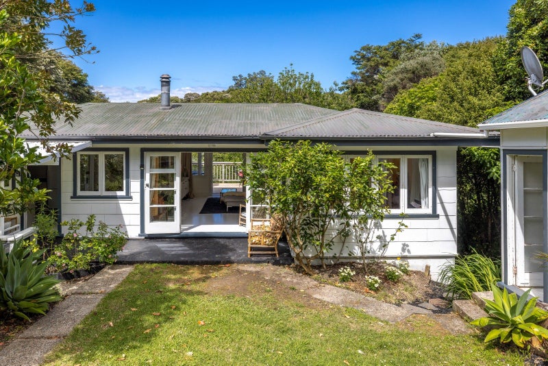 49 Bay Road, Ostend, Waiheke Island - Carousel 2