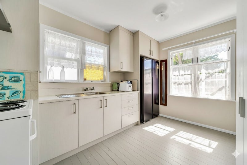 13 Norana Avenue, Favona, Auckland - Carousel 2
