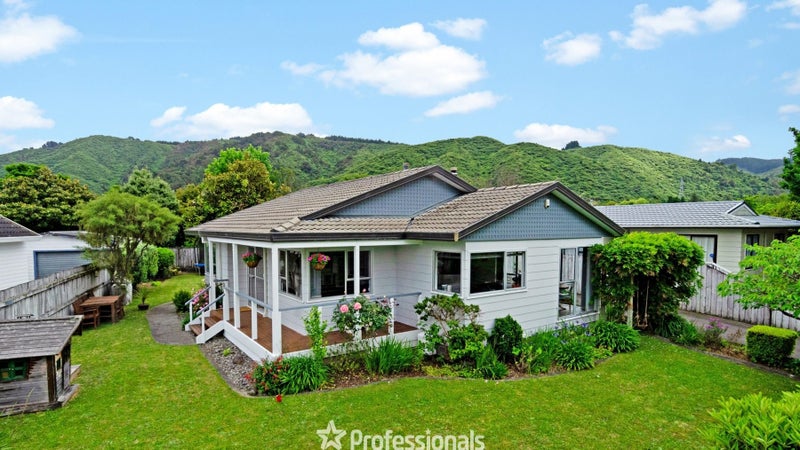 7 Delaware Grove, Totara Park, Upper Hutt - Carousel 1