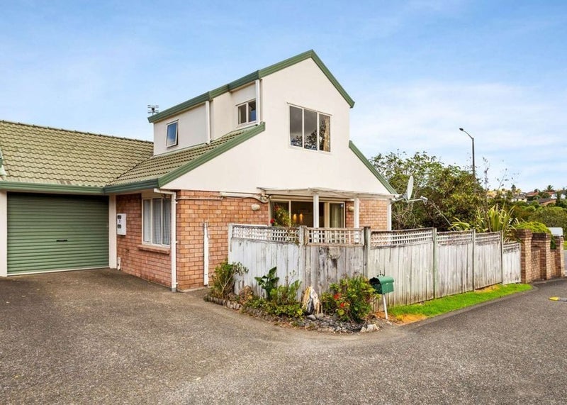 39A Central Park Drive, Te Atatu South, Auckland - Carousel 1