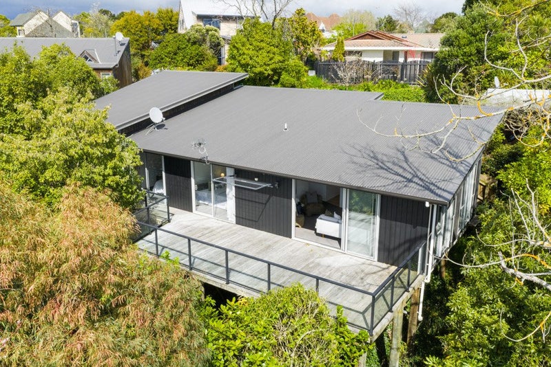 16A Springdale Grove, Fitzherbert, Palmerston North - Carousel 2