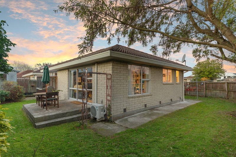 2/11 Salford Avenue, Redwood, Christchurch - Carousel 1
