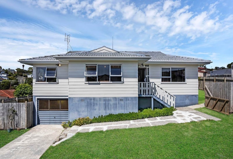 14 Tetrarch Place, Totara Vale, Auckland - Carousel 1