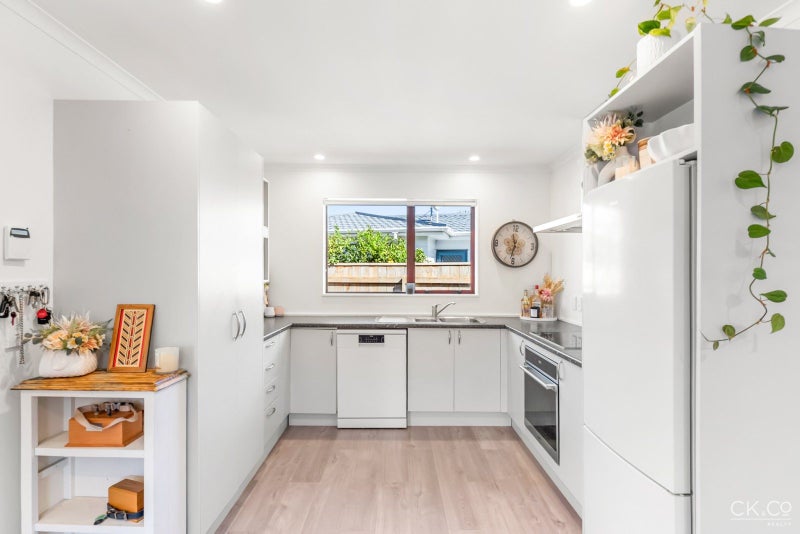 19 Phar Lap Grove, Trentham, Upper Hutt - Carousel 2