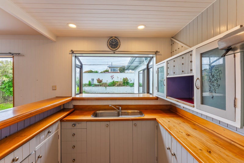 18 Ruru Road, Otaihanga, Paraparaumu - Carousel 2