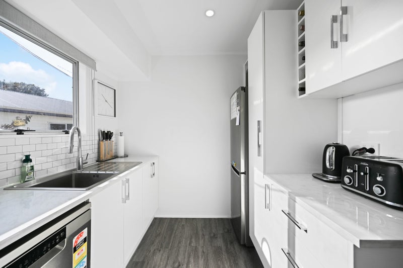 52B Pelorus Street, Glenview, Hamilton - Carousel 2