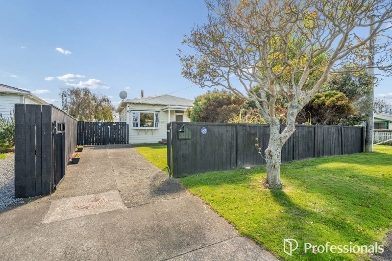 11 Elizabeth Street, Moera, Lower Hutt, Wellington - Carousel 1
