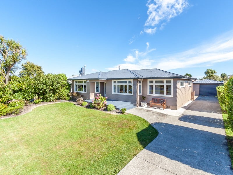 11 Belvedere Crescent, Takaro, Palmerston North - Carousel 1