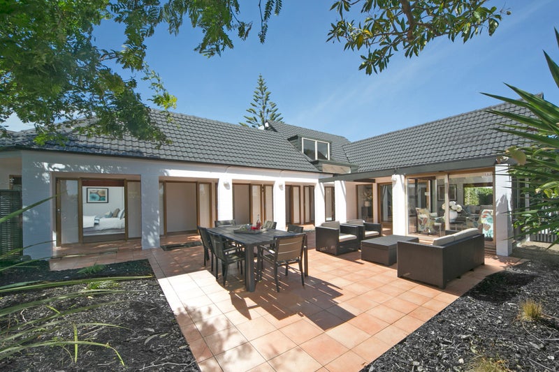 6 Tuhaere Street, Orakei, Auckland - Carousel 1