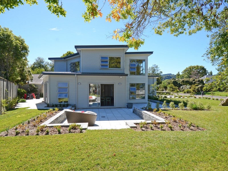 4 Oakmont, Heretaunga, Upper Hutt - Carousel 1
