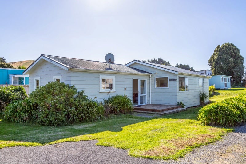 17 Jetty Road, Castlepoint, Tīnui - Carousel 1