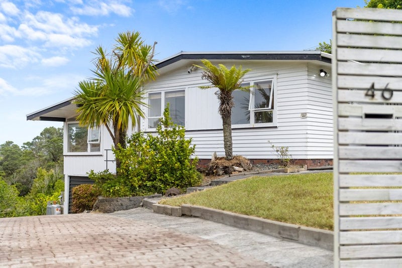 46 Canberra Avenue, Lynfield, Auckland - Carousel 1