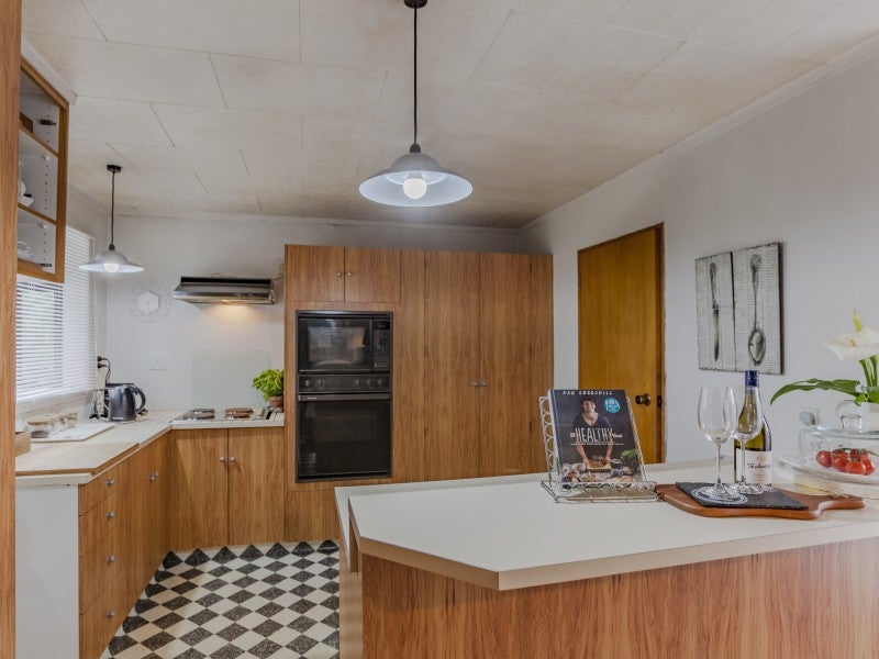 6 Essex Street, Tamatea, Napier - Carousel 1