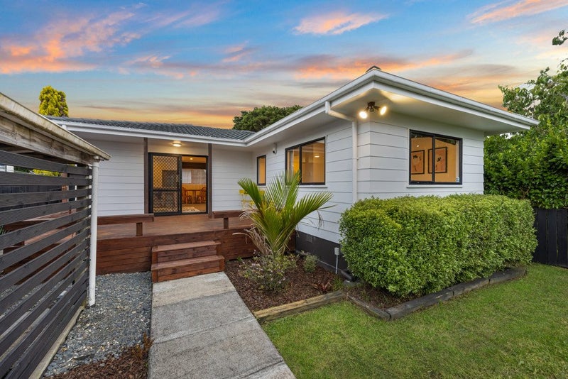 1/18 Darcy Place, Massey, Auckland - Carousel 1