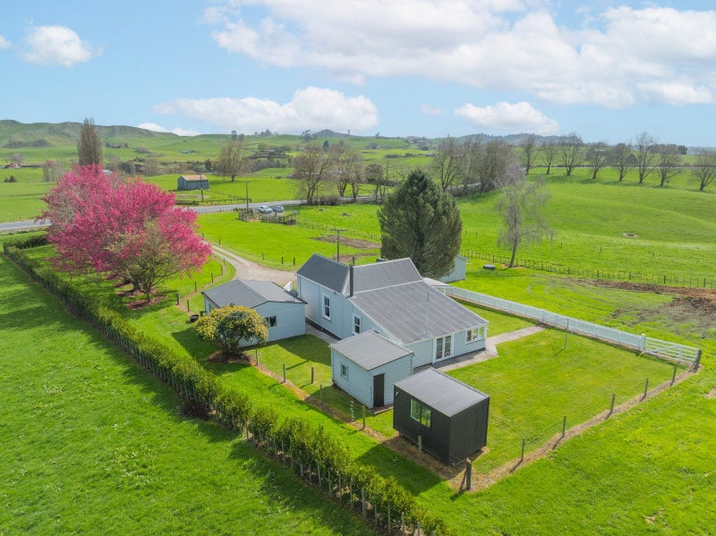 1347 State Highway 1, Tirau - Carousel 2