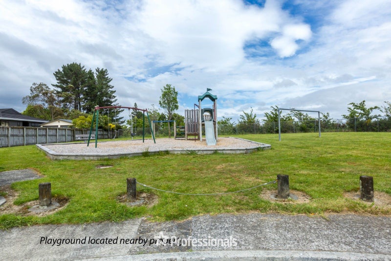 8 Robson Street, Stokes Valley, Lower Hutt - Carousel 26