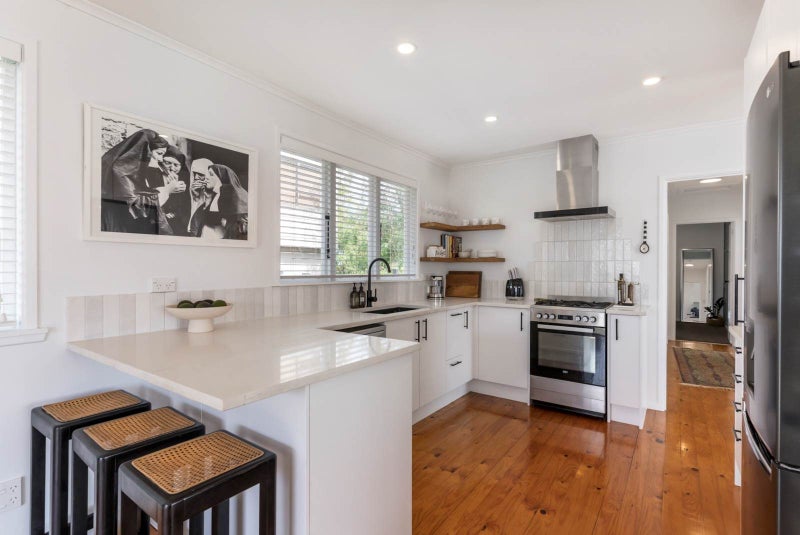 2/99 Hobsonville Road, West Harbour, Auckland - Carousel 2