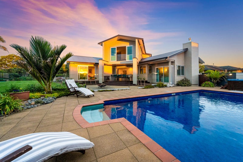 17 Sunny Crescent, Huapai, Kumeu - Carousel 1