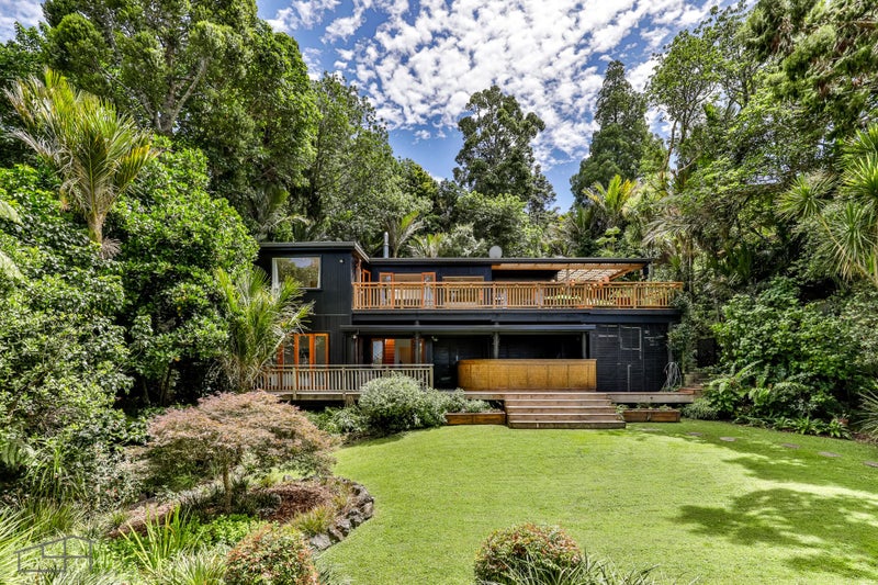 13 Takahe Road, Titirangi, Auckland - Carousel 2