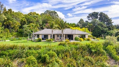 470 Tara Road, Kaiwaka - Carousel 1