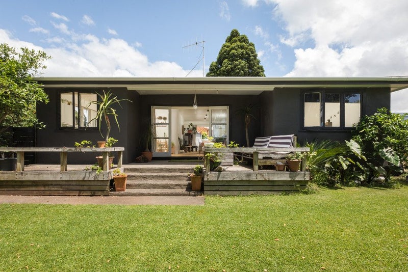 11 Roretana Drive, Athenree, Waihi Beach - Carousel 2