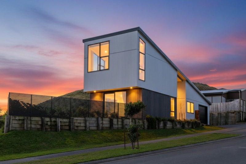 81 Cedarwood Street, Woodridge, Wellington - Carousel 1