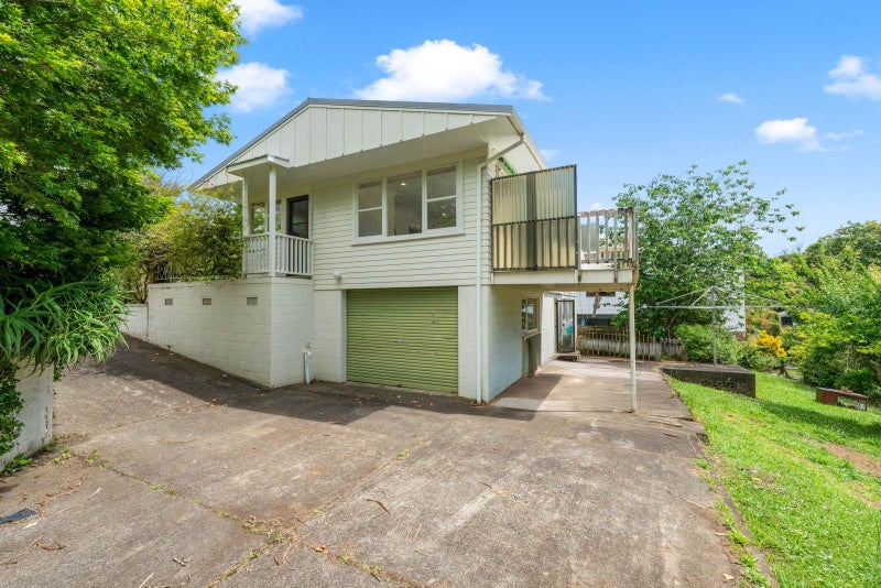 18 Angelo Avenue, Howick, Auckland - Carousel 1