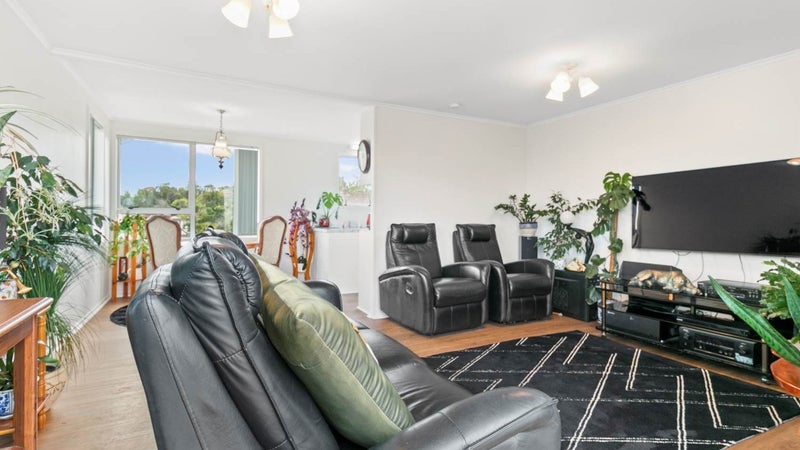 10 Malaspina Place, Papatoetoe, Auckland - Carousel 1