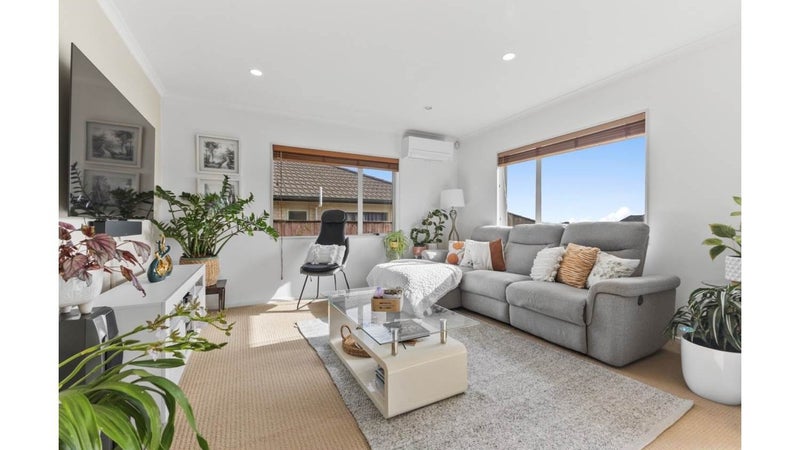 16 Dapple Place, Flat Bush, Auckland - Carousel 1