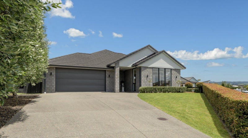 10 Benmore Crescent, Pyes Pa, Tauranga - Carousel 1