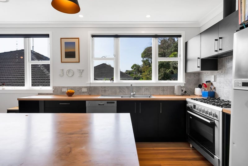 223 Powderham Street, New Plymouth, New Plymouth - Carousel 2