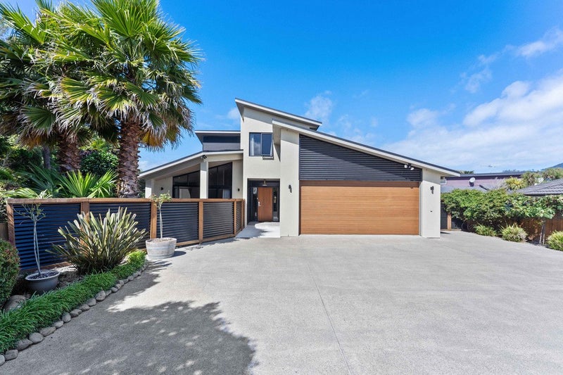 5 Quadrant Heights, Paraparaumu - Carousel 1
