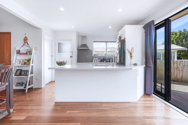 9 Katherine Place, Melville, Hamilton - Carousel 2