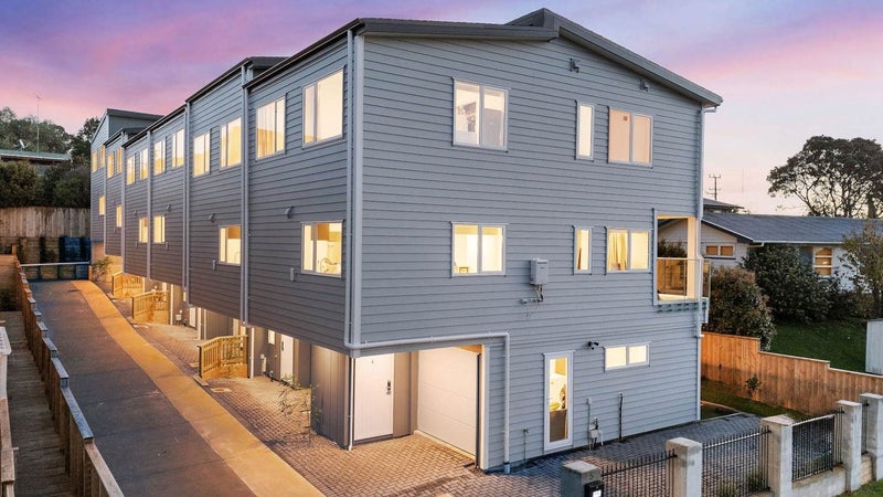 5B Liston Street, Northcote, Auckland - Carousel 1