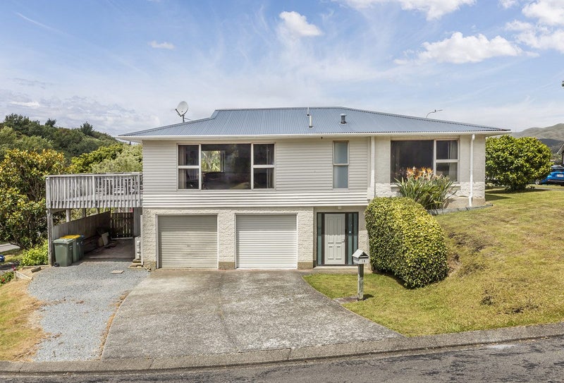 10 Capstan Lane, Whitby, Porirua - Carousel 1