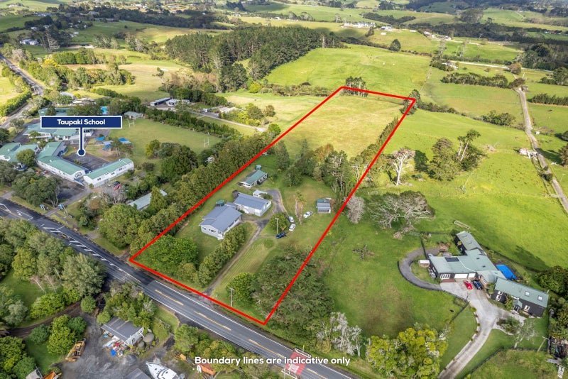 456 Waitakere Road, Henderson - Carousel 1